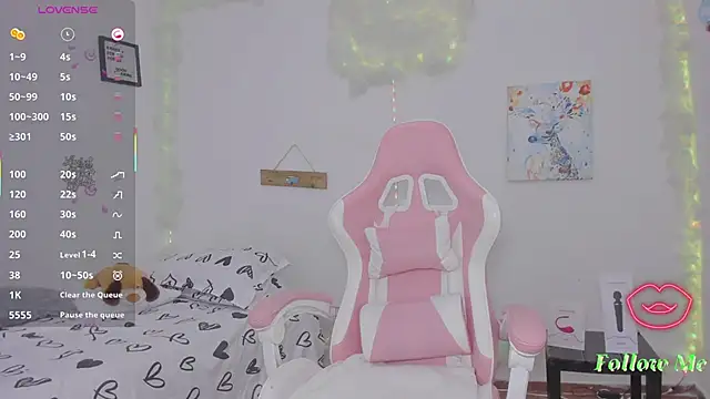 milfAaura online show from 5, 3, 2026