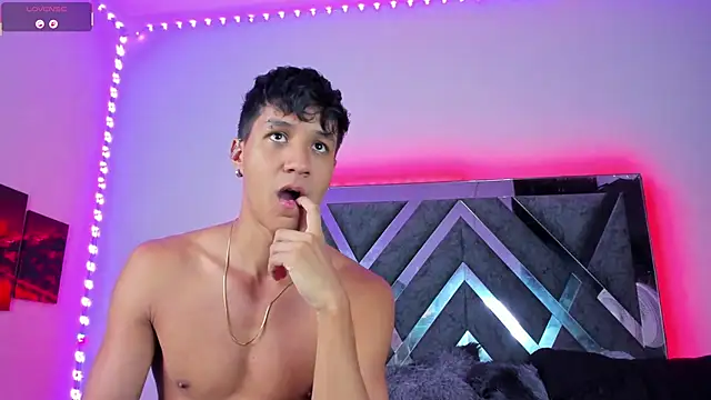 Snapshot of Robertmiller21 chatting on 19, 9, 2025 Robertmiller21 online show from 19, 9, 2025