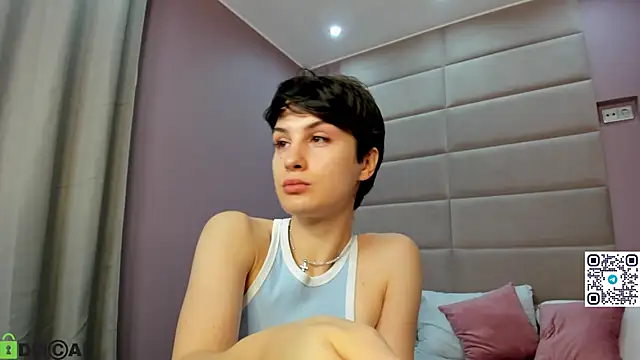 Adeline Perle online show from 22, 11, 2025