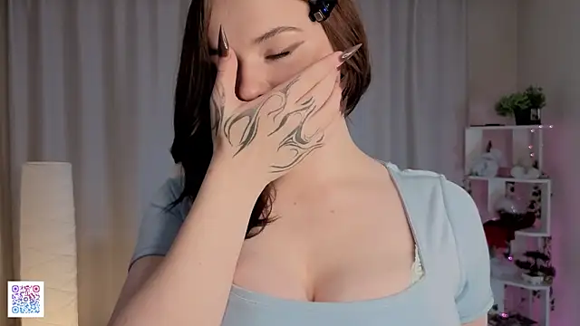 Snapshot of ThuBoppre chatting on 12, 10, 2025 ThuBoppre online show from 12, 10, 2025