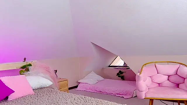 Snapshot of Liann_Stark chatting on 28, 10, 2025 Liann Stark online show from 28, 10, 2025