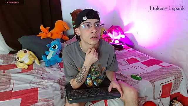 Snapshot of aaronjames1 chatting on 15, 12, 2025 aaronjames1 online show from 15, 12, 2025