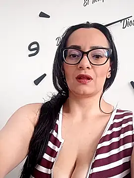 Snapshot of sarita_star chatting on 16, 11, 2025 sarita star online show from 16, 11, 2025