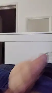 Snapshot of NewJoiner chatting on 6, 11, 2025 NewJoiner online show from 6, 11, 2025