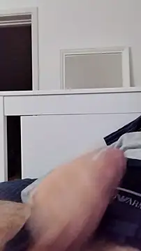 Snapshot of NewJoiner chatting on 10, 11, 2025 NewJoiner online show from 10, 11, 2025