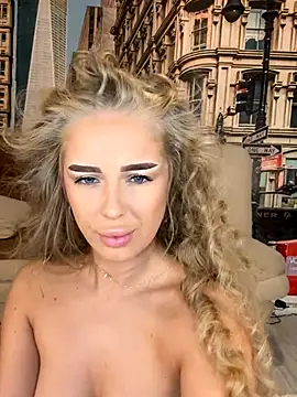 Snapshot of AubrieleRouj1 chatting on 12, 9, 2025 AubrieleRouj1 online show from 12, 9, 2025