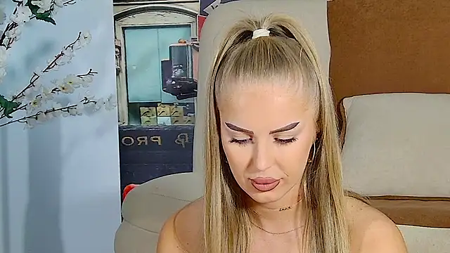 Snapshot of AubrieleRouj1 chatting on 19, 9, 2025 AubrieleRouj1 online show from 19, 9, 2025