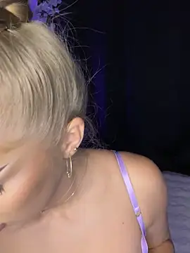 Snapshot of AubrieleRouj1 chatting on 30, 9, 2025 AubrieleRouj1 online show from 30, 9, 2025