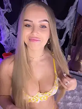 Snapshot of AubrieleRouj1 chatting on 24, 10, 2025 AubrieleRouj1 online show from 24, 10, 2025