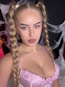 Snapshot of AubrieleRouj1 chatting on 25, 10, 2025 AubrieleRouj1 online show from 25, 10, 2025