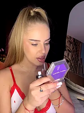 Snapshot of AubrieleRouj1 chatting on 14, 11, 2025 AubrieleRouj1 online show from 14, 11, 2025