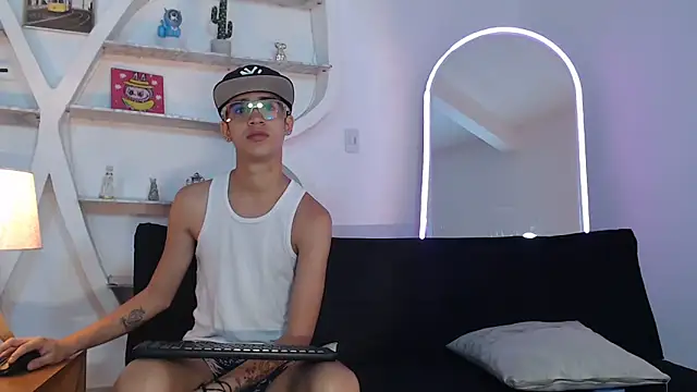 PRETTY FEM online show from 22, 9, 2025