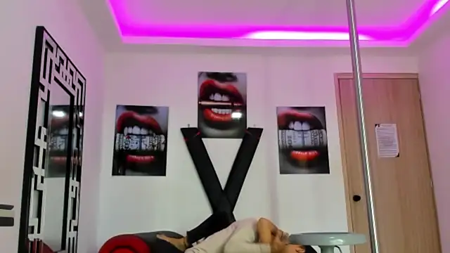 PRETTY FEM online show from 21, 10, 2025