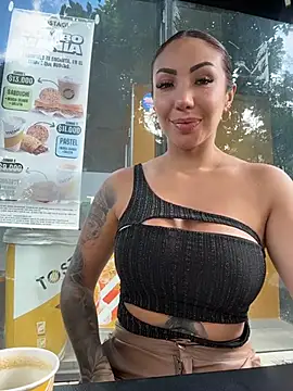 Snapshot of Sarahlove_90 chatting on 14, 10, 2025 Sarahlove 90 online show from 14, 10, 2025