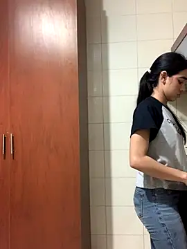 Snapshot of Kylie_Patrick chatting on 17, 10, 2025 Kylie Patrick online show from 17, 10, 2025