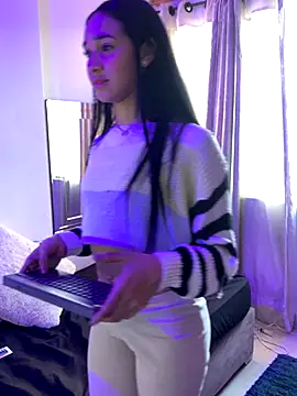 Snapshot of Kylie_Patrick chatting on 25, 10, 2025 Kylie Patrick online show from 25, 10, 2025