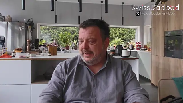 Snapshot of SwissDadbod chatting on 5, 10, 2025 SwissDadbod online show from 5, 10, 2025