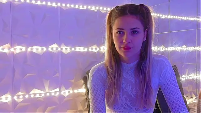 Aishha  online show from 27, 10, 2025