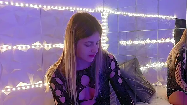 Aishha  online show from 6, 11, 2025