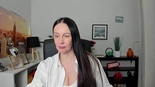 Snapshot of Velvet_Jasmine chatting on 8, 10, 2025 Velvet Jasmine online show from 8, 10, 2025