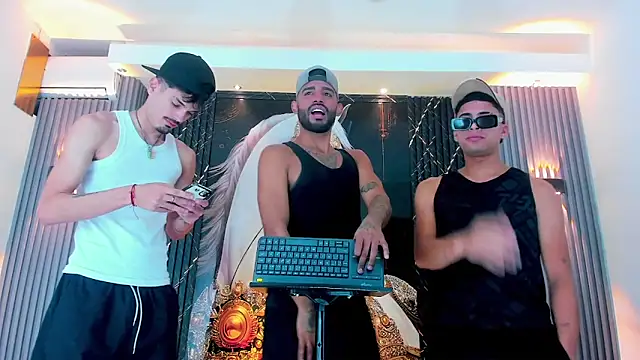 Snapshot of Extreme_boys2 chatting on 17, 10, 2025 Extreme boys2 online show from 17, 10, 2025