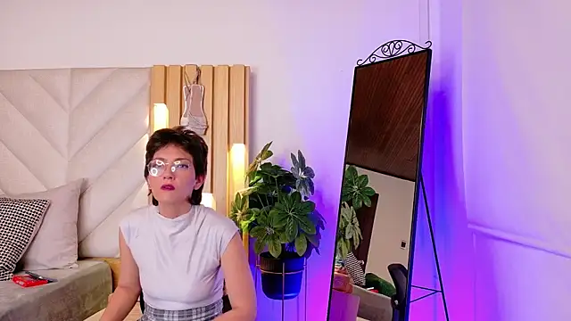 Zafiro Gem  online show from 12, 9, 2025