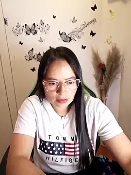 Daliz Leon online show from 5, 10, 2025