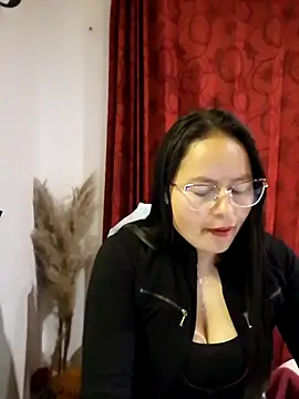 Daliz Leon online show from 26, 10, 2025