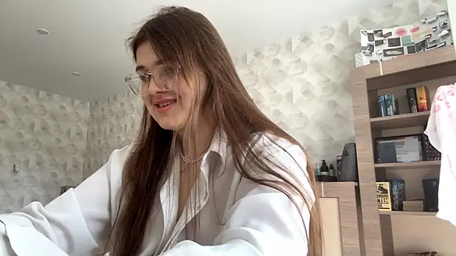 Snapshot of CarylWeatherholtz chatting on 12, 9, 2025 CarylWeatherholtz online show from 12, 9, 2025