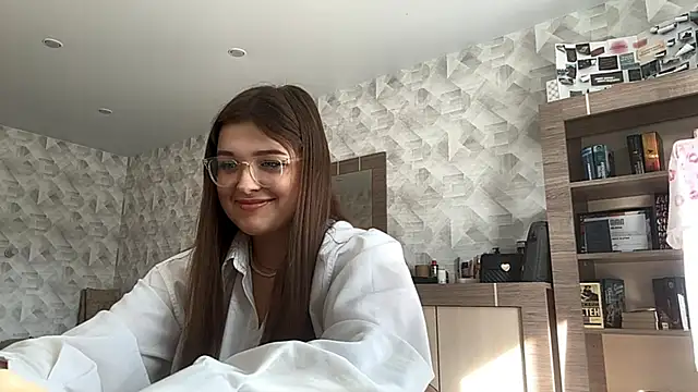 Snapshot of CarylWeatherholtz chatting on 13, 9, 2025 CarylWeatherholtz online show from 13, 9, 2025