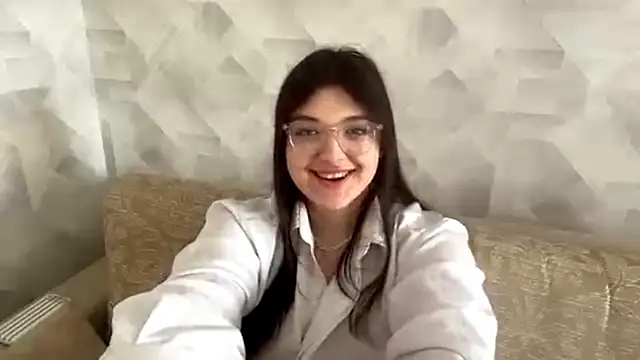 Snapshot of CarylWeatherholtz chatting on 6, 10, 2025 CarylWeatherholtz online show from 6, 10, 2025