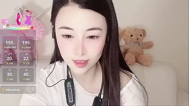 Snapshot of LuLu-Moon chatting on 2, 10, 2025 LuLu-Moon online show from 2, 10, 2025