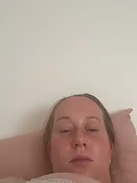 Snapshot of Eflctt chatting on 20, 9, 2025 Eflctt online show from 20, 9, 2025