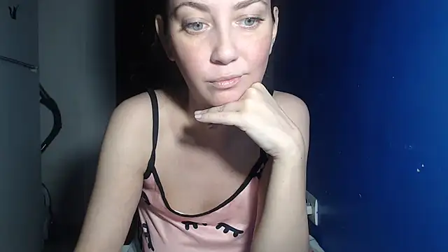 Snapshot of petite_danielle chatting on 13, 7, 2026 petite danielle online show from 13, 7, 2026