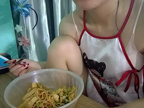 Snapshot of Ly-ny chatting on 9, 11, 2025 Ly-ny online show from 9, 11, 2025