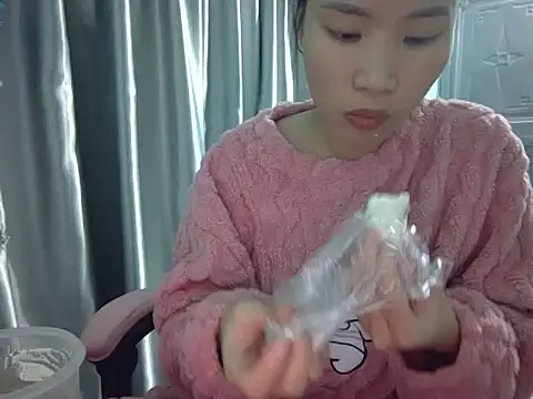 Snapshot of Ly-ny chatting on 19, 11, 2025 Ly-ny online show from 19, 11, 2025