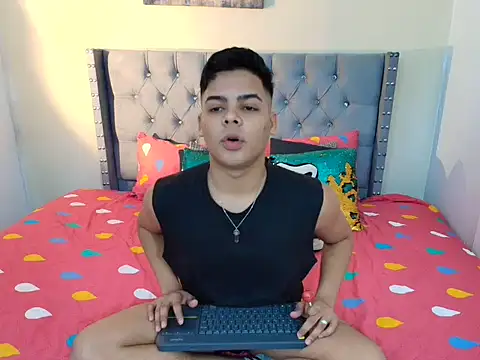 Snapshot of stewart_mateo_ chatting on 15, 10, 2025 stewart mateo online show from 15, 10, 2025