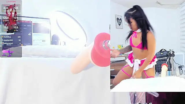 Snapshot of Rosy_Emely chatting on 4, 10, 2025 Rosy Emely online show from 4, 10, 2025