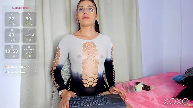 hailey hadid online show from 12, 3, 2026