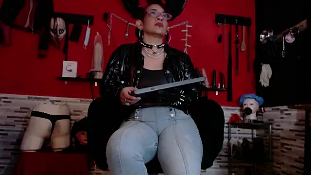 Miss Mirandaa online show from 16, 9, 2025