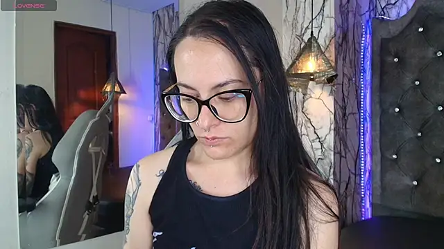 Snapshot of Zami_Escobar_of chatting on 8, 10, 2025 Zami Escobar of online show from 8, 10, 2025