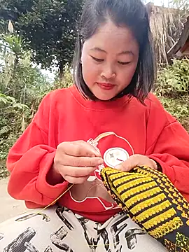 Snapshot of maycuc123 chatting on 15, 12, 2025 maycuc123 online show from 15, 12, 2025