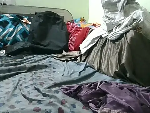 Roshani hoty online show from 16, 4, 2026