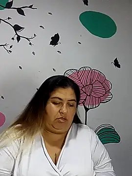 Snapshot of curvy_diva_ chatting on 15, 10, 2025 curvy diva online show from 15, 10, 2025