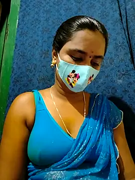 Snapshot of mini-queen chatting on 9, 9, 2025 mini-queen online show from 9, 9, 2025