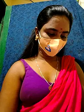 Snapshot of mini-queen chatting on 17, 9, 2025 mini-queen online show from 17, 9, 2025