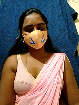 Snapshot of mini-queen chatting on 18, 9, 2025 mini-queen online show from 18, 9, 2025