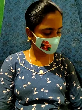 Snapshot of mini-queen chatting on 28, 9, 2025 mini-queen online show from 28, 9, 2025