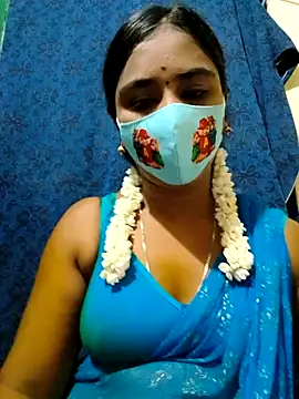 Snapshot of mini-queen chatting on 2, 10, 2025 mini-queen online show from 2, 10, 2025