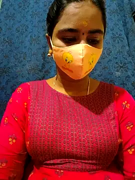 Snapshot of mini-queen chatting on 4, 10, 2025 mini-queen online show from 4, 10, 2025